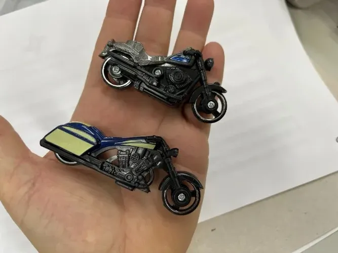 miniaturas moto motocicleta Harley Davidson e Bad Bagger estradeira 1/64