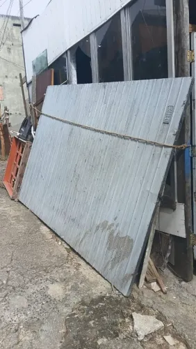 VENDO PORTÃO LATA CINZA PEQUENO R$250 GRANDE R$500