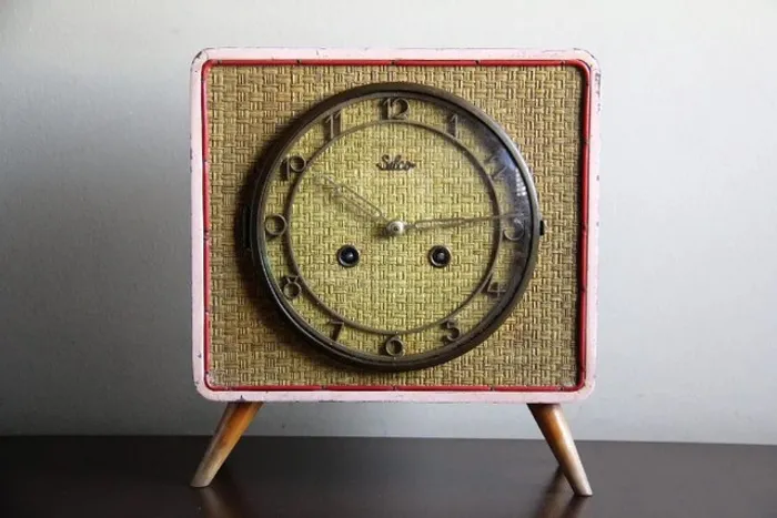 Relogio Silco Original Pé Palito - Anos 60 - Carrilhão Hora Cheia 30 Min