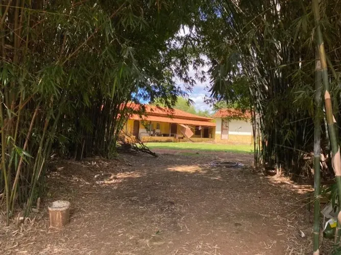 Fazenda 17 ha, riacho no fundo, lagoa de peixe, água por gravidade, Serra do Cipó