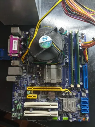 Placa mãe 775 E-max 945GC-F7