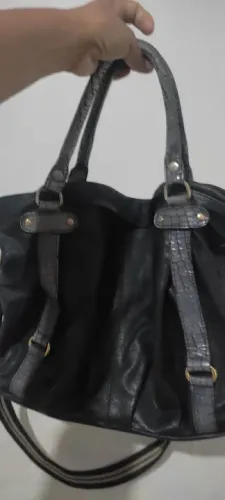 Bolsa de Ombro Preta em Couro