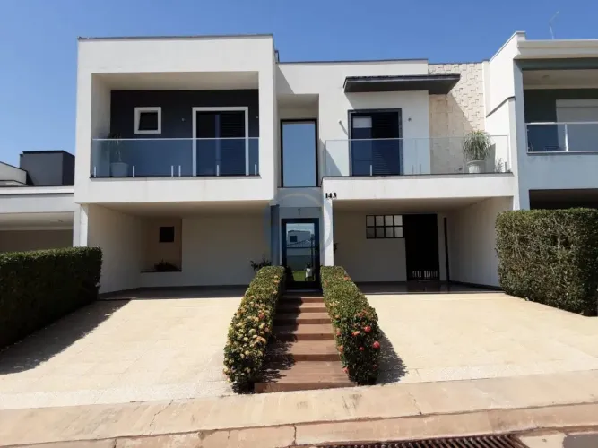 Casa de luxo em condomínio: 3 quartos, 3 suítes, 2 salas, 5 banheiros, 4 vagas na cidade d