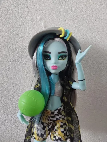 Boneca monster high g3 frankie stein scare adise island praia