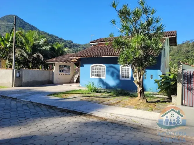 EXCELENTE IMÓVEL COM AMPLO TERRENO LOCALIZADO NO CONDOMÍNIO RECANDO VERDE MAR EM CARAGUATA
