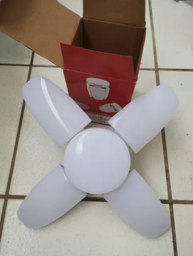 Lâmpada LED 4 Pás super branca