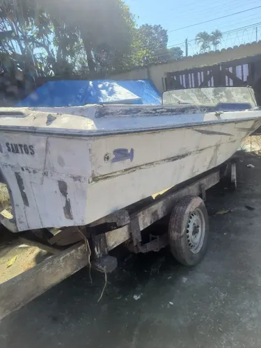 Lancha 1985 casco sem o motor para reparo 18 pes Cabrasmar