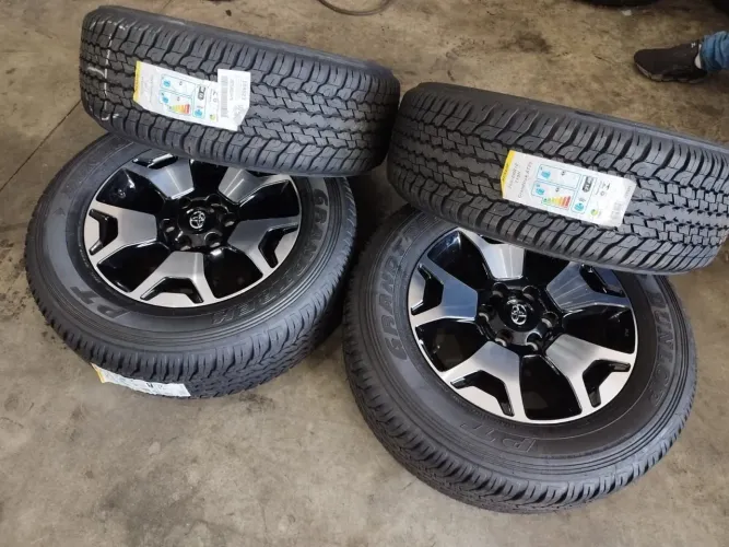 JOGO RODA HILUX SRX 50 ANOS C/ PNEU ZERO DUNLOP À BASE DE TROCA