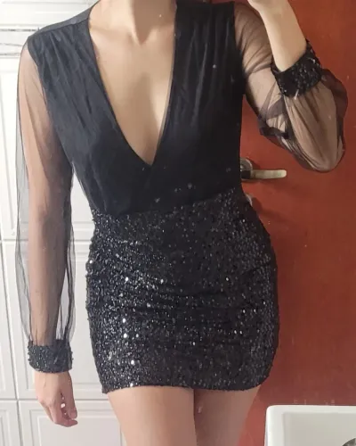 Vestido Preto com Lantejoulas Elegante
