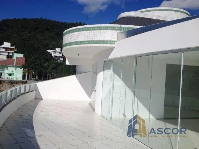 Sala comercial com sacada no Córrego Grande - 69 m²