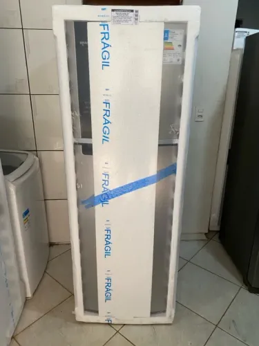 Geladeira Brastemp inox frost free na caixa sem uso