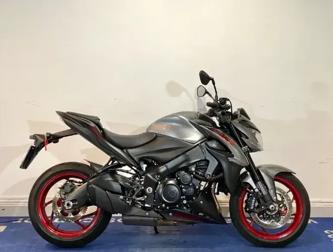 SUZUKI GSX-S1000 2023 IMPECÁVEL