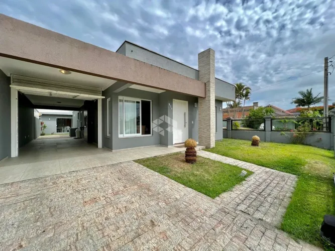 Casa 3 Dormitórios mobiliada e decorada, espaço Gourmet e Piscina ,Capão da Canoa!