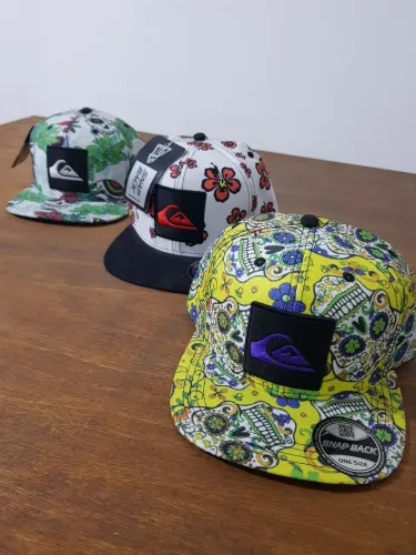 Boné Quiksilver Snapback / Aba Reta / Estampado