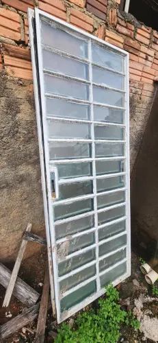 03 portas de aço metalom 210cm por 80, com vidro comum.