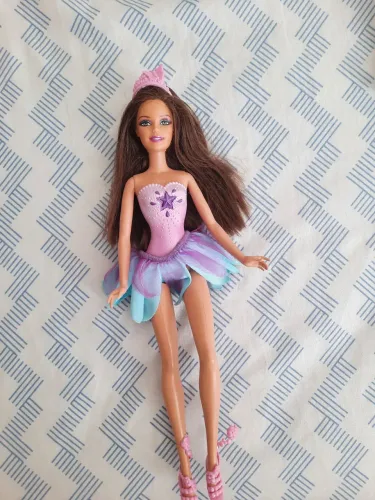 Barbie Flower 'N Flutter Fairy, da Mattel, lançada em 2011