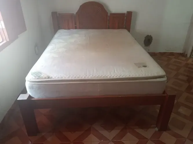Vendo Cama de casal + colchão de casal