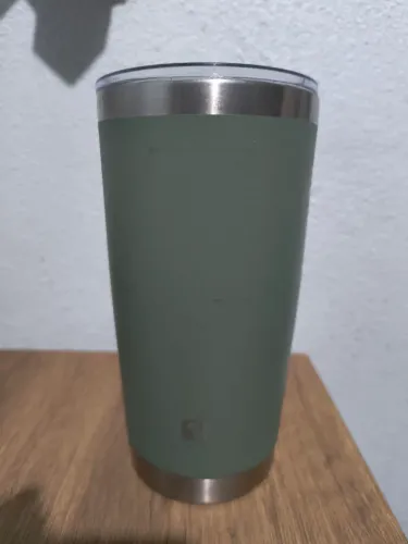 Copo Térmico Verde - Perfeito para Bebidas!