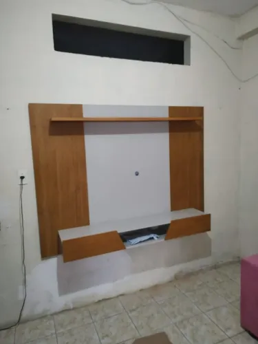 Painel para TV de até 72 Polegadas Santiago Cinamomo/Off White - Montagem Por Nossa Conta