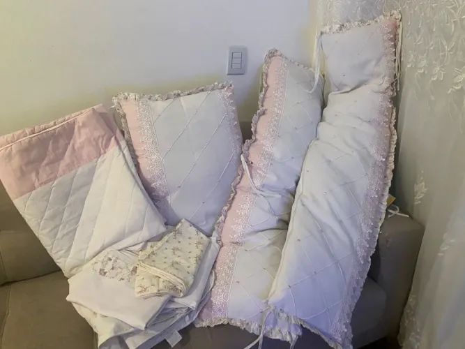 Kit berço menina branco e rosa