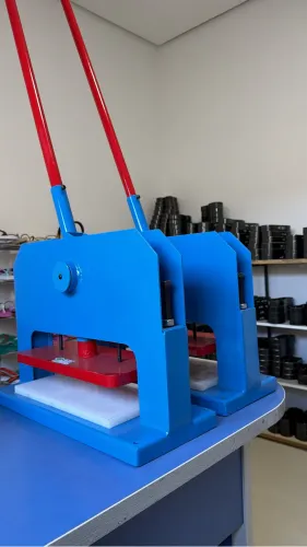 Como ganhar dinheiro em 2026 fazendo chinelo temos a máquina completa pra você começar