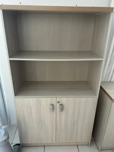 Armário alto de escritório