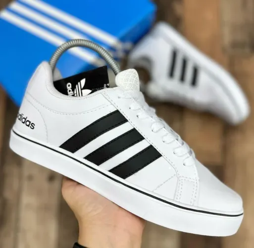 Sapaênis Adidas - Branco com Listras Pretas