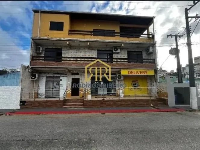 Casa comercial 03 pavim. próximo, Beira Mar Norte.