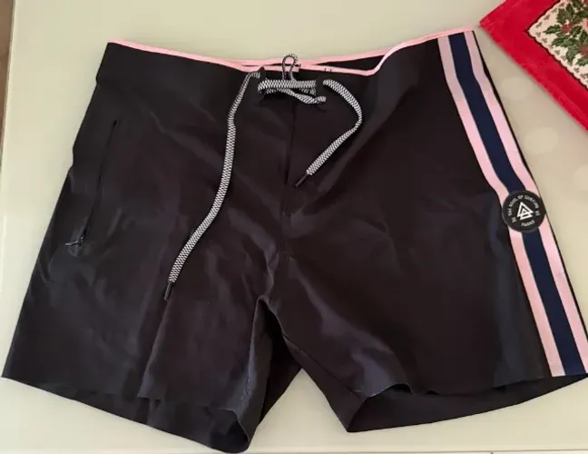 Boardshort Parko Flow Preta com Rosa. Tamanho 42