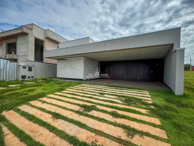 Casa térrea com 3 suítes plenas, Localizada no Jardins Bolonha, com os armários na cozinha
