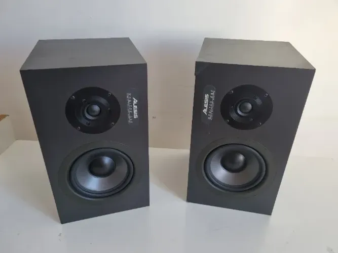 Monitor Referencia Alesis One Caixas Acústicas