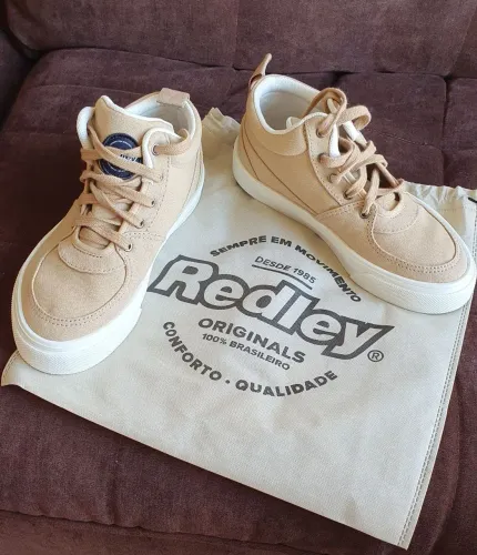 Tênis Redley Originals Bege Novo Nunca Usado  n° 40 cano alto