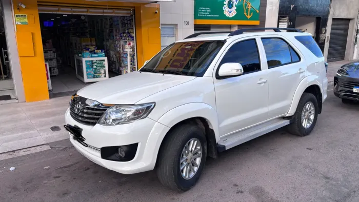 Toyota Hilux SW4 SR 4X2 2.7/2.7 Flex 16V Mec. 2013