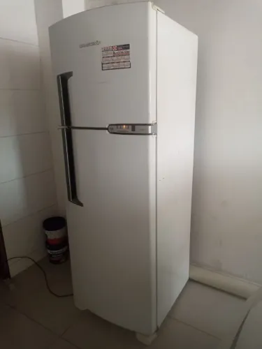 Geladeira semi nova