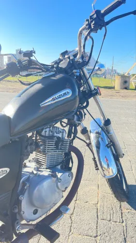 Suzuki intruder 125 2011