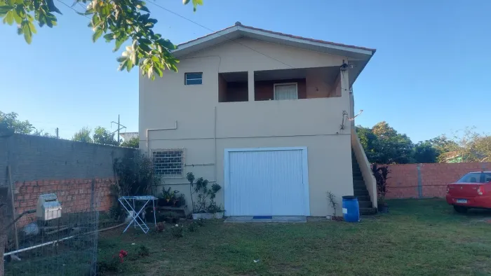 Vendo casa com terreno 300 metros quadrados com água luz internet fibra ótica  e com iptu 