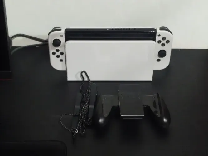Nintendo Switch OLED Branco + acessórios ? Excelente estado