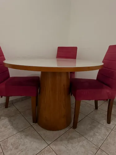 Vendo mesa de jantar - 4 lugares