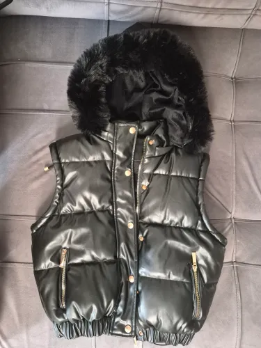 Colete couro com capuz feminino