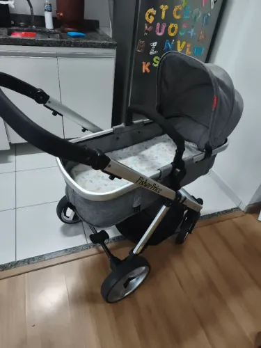 Carrinho de bebê com Moisés / sem bebê conforto