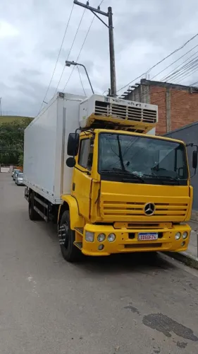 MB 1215c baú refrigerado a diesel.