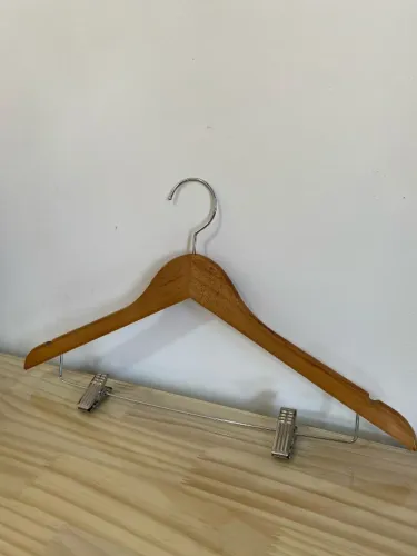 10 unidades - Cabide de Madeira com Presilha