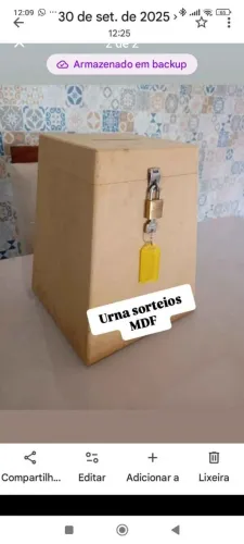 Urna para sorteios em MDF.