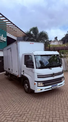 VW Delivery Express DRC 4x2 2020/2021 no Baú Facchini - Único Dono / 175k km