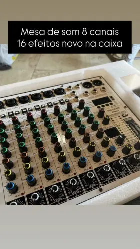 Mesa de som 8 canais 16 efeitos profissional nova na caixa