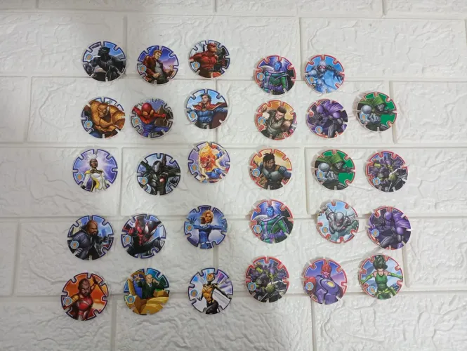 10 unidades de tazos do bistek , edição da marvel