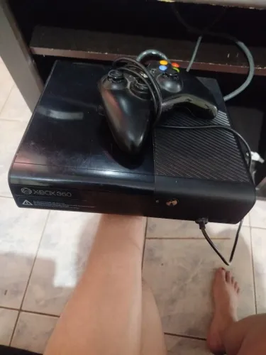 X box 360 Super slim, acompanha pasta de cds<br> desbloqueio LT
