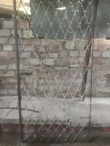 Tenho hua portão pra vende 1.80 de comprimento por 90 de largura