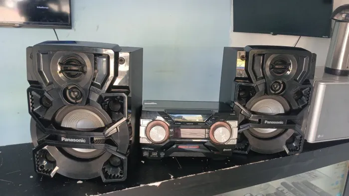 Vendo som Panasonic super potente d ótima qualidade.