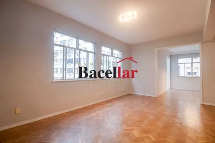 EXCLUSIVA OPORTUNIDADE DE INVESTIMENTO EM COPACABANA QUADRA DA PRAIA, 176 m², 4 quartos, 2